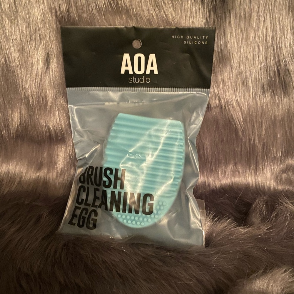Blue Brush Cleansing Egg